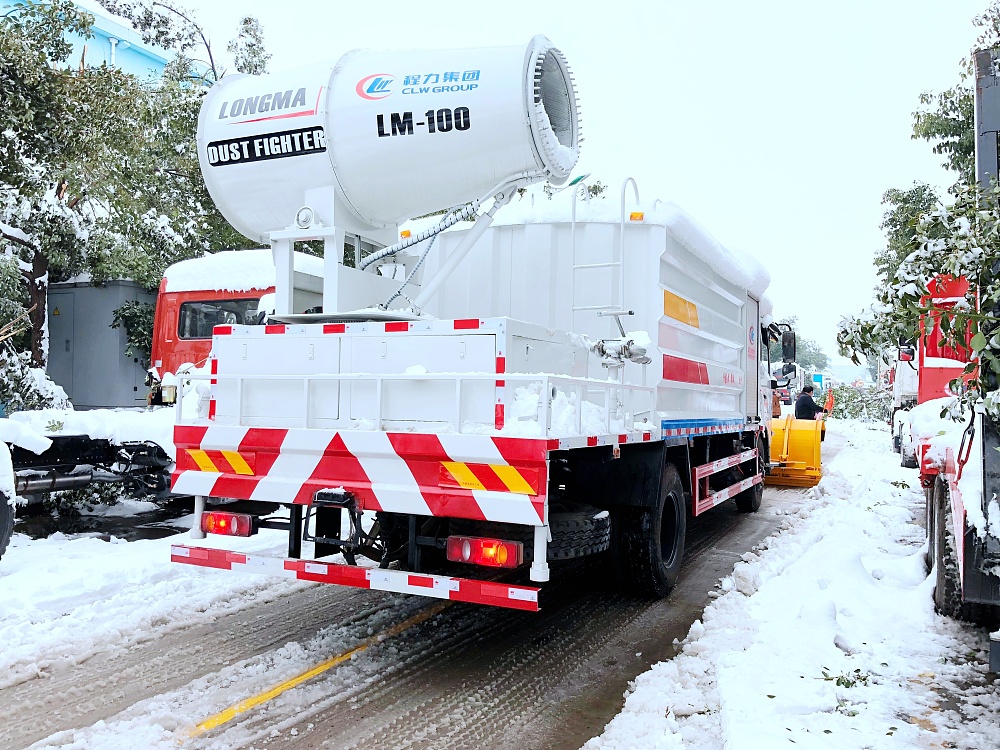 東風(fēng)天錦多功能抑塵除雪車(chē)